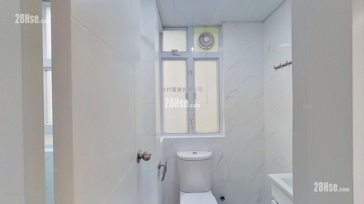 bathroom: Cheong Kat Mansion Rental 1 Bedroom , 1 Bathroom 237 ft²