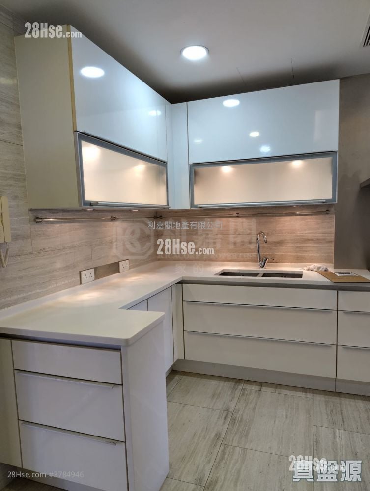 Forfar Rental 3 Bedrooms , 4 Bathrooms