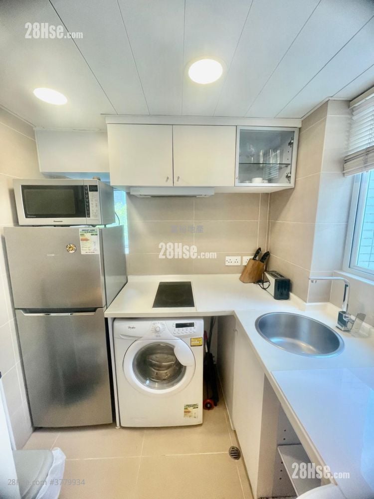 Macro Garden Sell Studio , 1 Bathroom 315 ft²