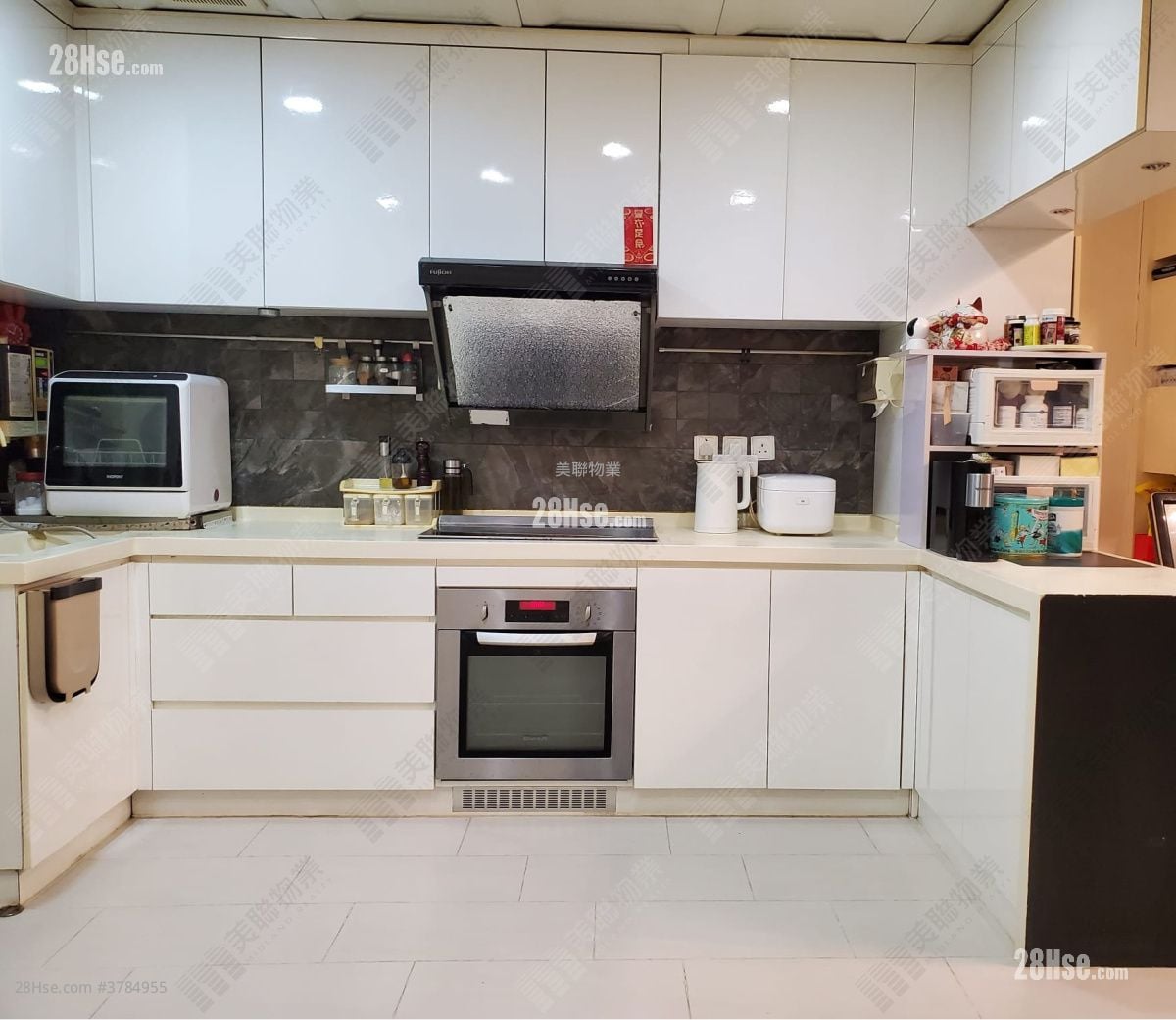 kitchen: Seasons Monarch Rental 3 Bedrooms , 3 Bathrooms 970 ft²