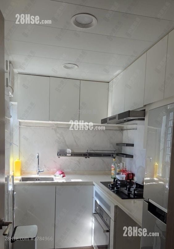 Choi Hing Court Sell 2 Bedrooms , 1 Bathroom 437 ft²