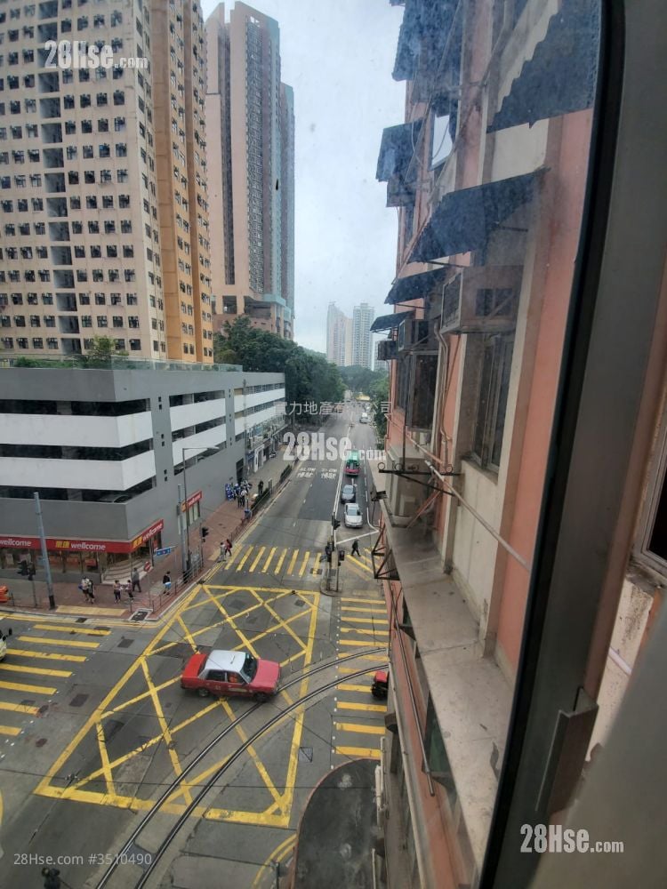 Sai Wan New Apartments Sell 3 Bedrooms , 1 Bathroom 420 ft²