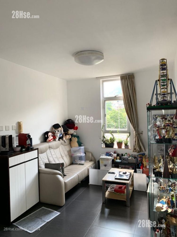 Yu Chui Court Sell 2 Bedrooms , 1 Bathroom 519 ft²