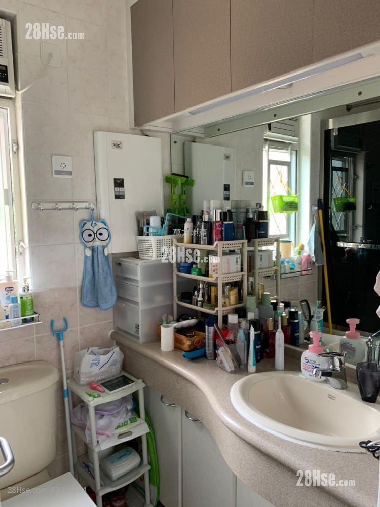 Yu Chui Court Sell 2 Bedrooms , 1 Bathroom 519 ft²