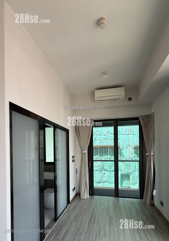 The Vantage Rental Studio , 1 Bathroom 218 ft²