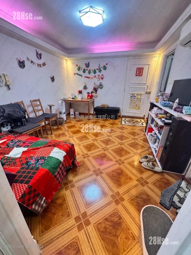 Tin Lai Court Sell 2 Bedrooms 424 ft²