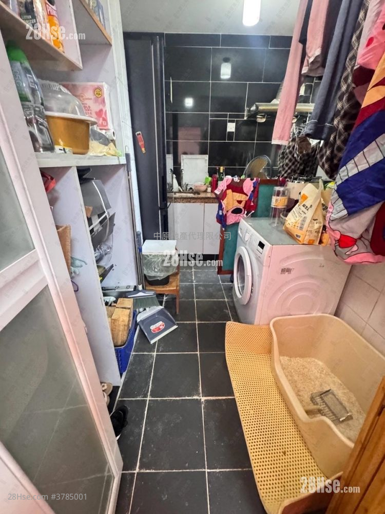 Tin Lai Court Sell 2 Bedrooms 424 ft²