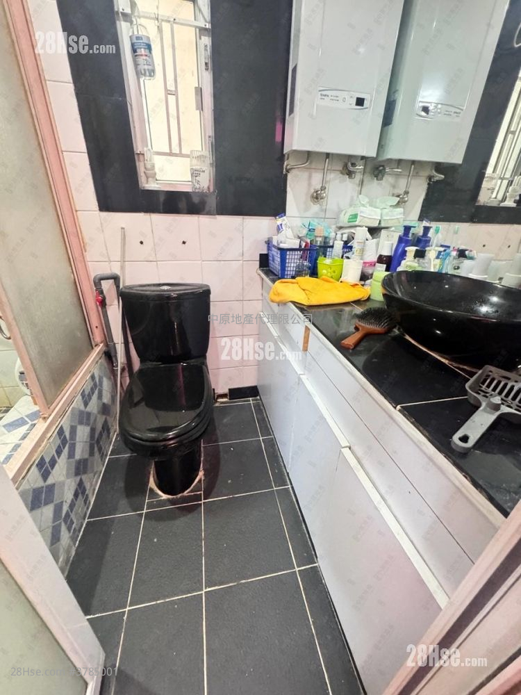 Tin Lai Court Sell 2 Bedrooms 424 ft²