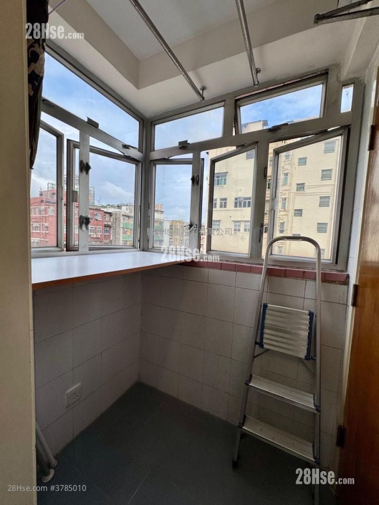 长华大厦 租盘 2 房 , 1 浴室 300 平方尺