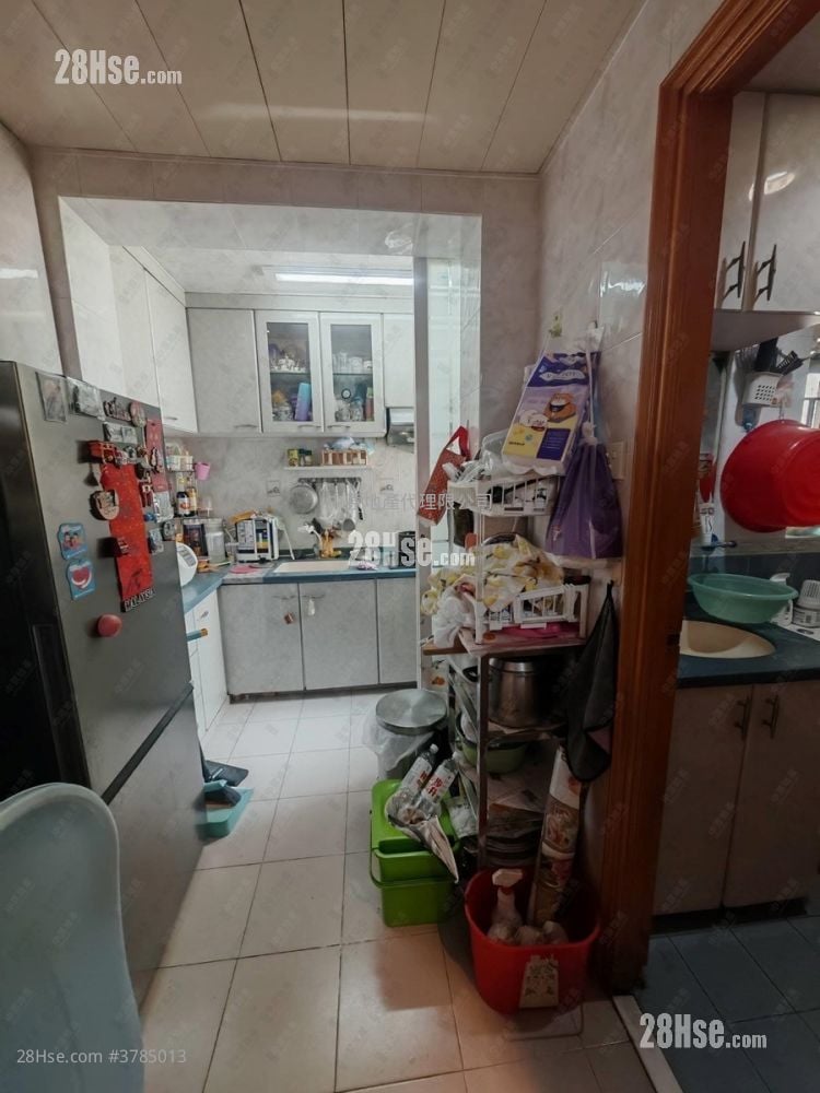 Tin Shing Court Sell 3 Bedrooms 594 ft²