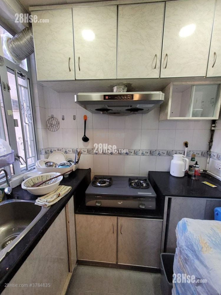 金狮花园 租盘 2 房 336 平方尺