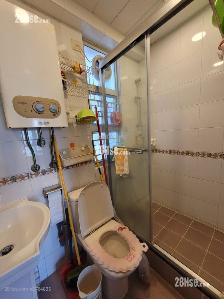 金狮花园 租盘 2 房 336 平方尺