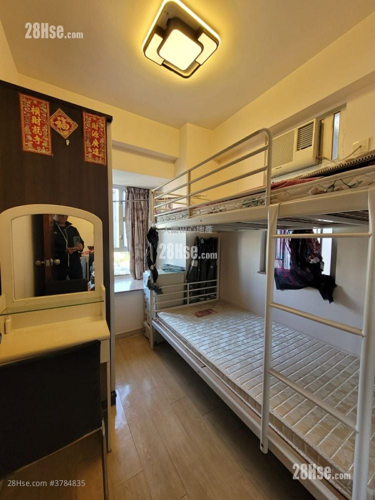 金狮花园 租盘 2 房 336 平方尺