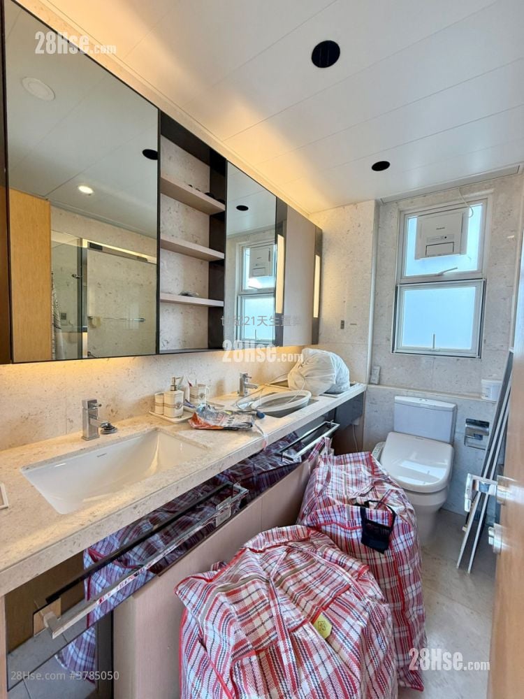 星堤 售盘 5+ 房 , 3 浴室 1,221 平方尺