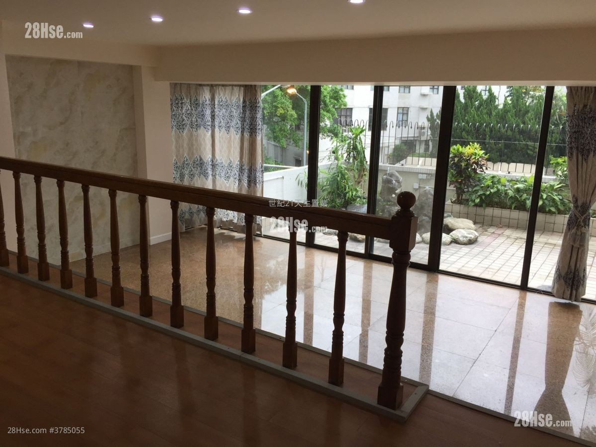 Fiona Garden Rental 5+ Bedrooms , 3 Bathrooms 2,699 ft²