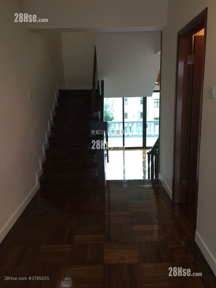 Fiona Garden Rental 5+ Bedrooms , 3 Bathrooms 2,699 ft²