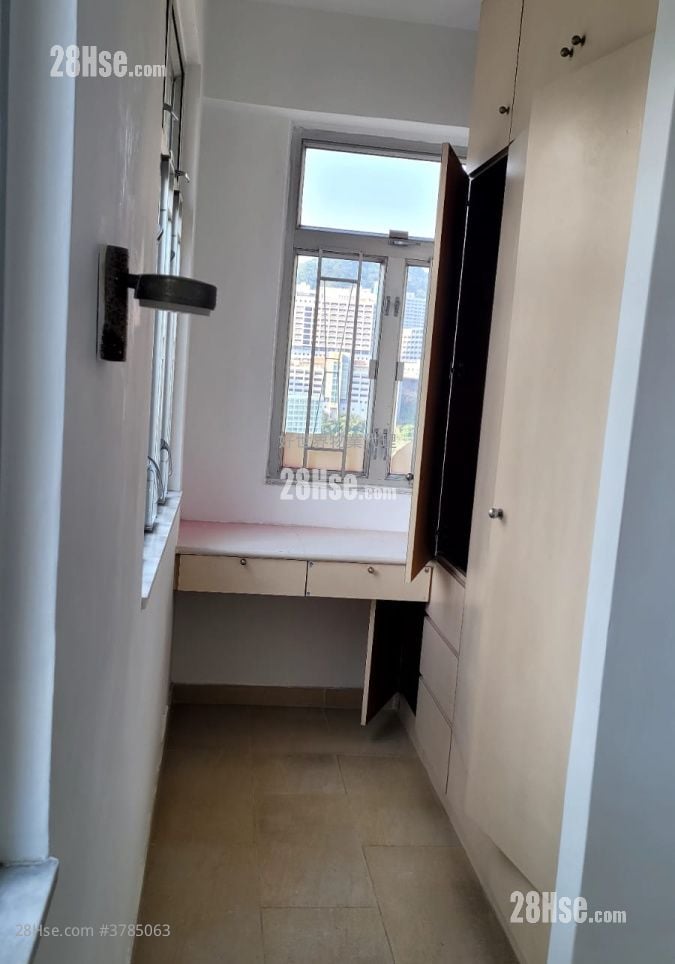 master room: Gold Mine Building Rental 1 Bedroom , 1 Bathroom 246 ft²