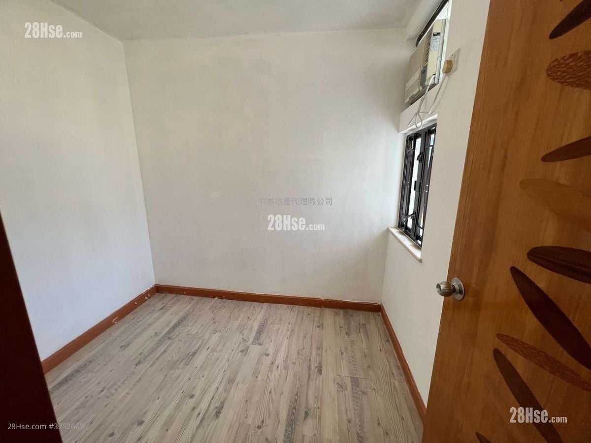 Luk Yeung Sun Chuen Sell 2 Bedrooms , 1 Bathroom 451 ft²