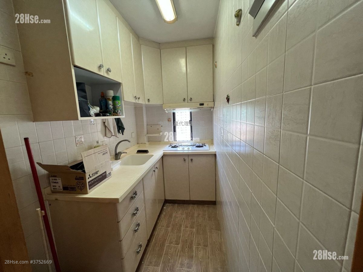 Luk Yeung Sun Chuen Sell 2 Bedrooms , 1 Bathroom 451 ft²