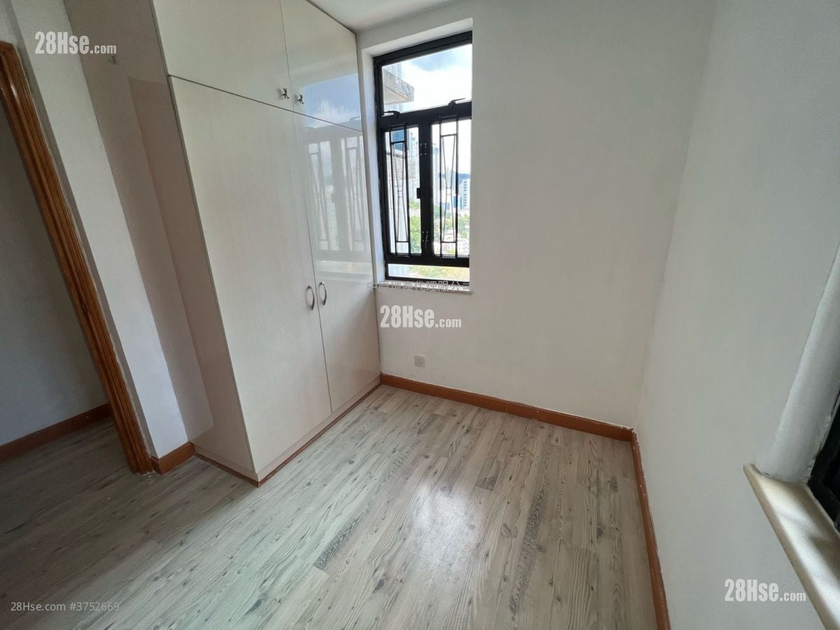 Luk Yeung Sun Chuen Sell 2 Bedrooms , 1 Bathroom 451 ft²