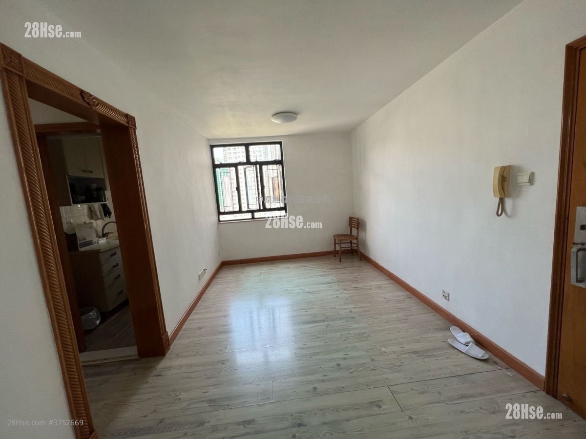 Luk Yeung Sun Chuen Sell 2 Bedrooms , 1 Bathroom 451 ft²