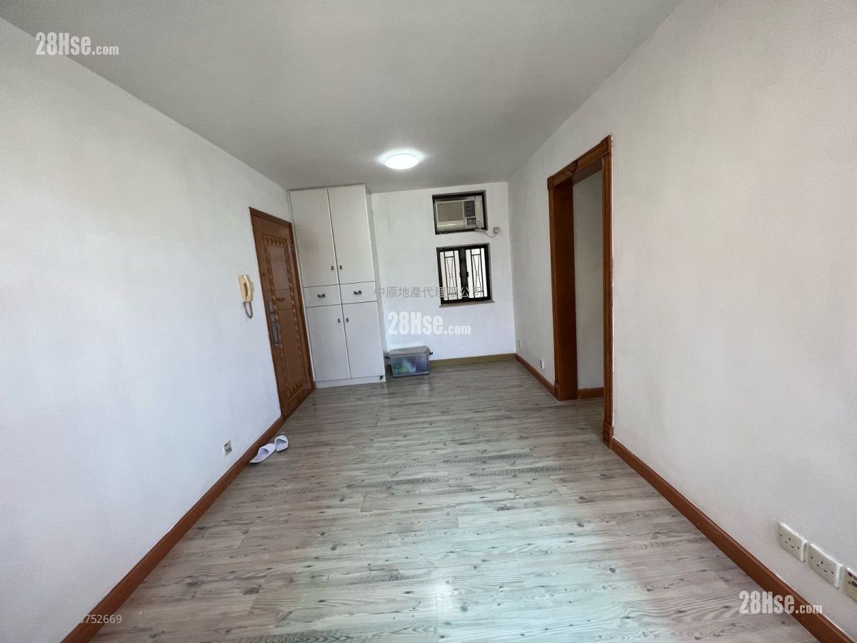 Luk Yeung Sun Chuen Sell 2 Bedrooms , 1 Bathroom 451 ft²