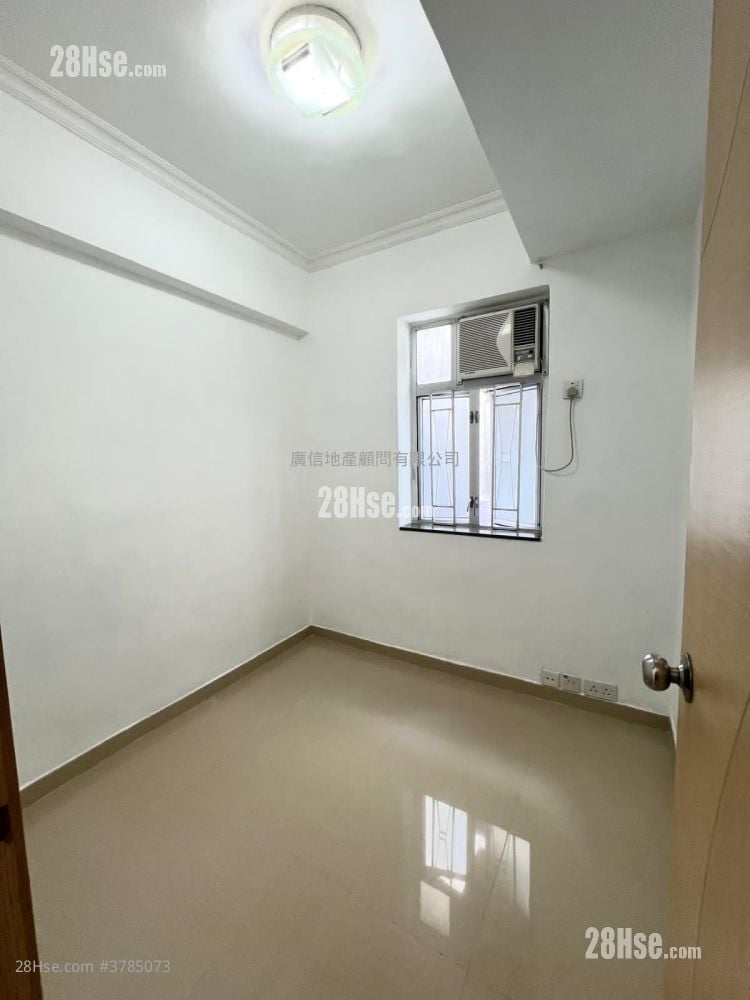 Chung Hing Building Sell 2 Bedrooms , 1 Bathroom 321 ft²