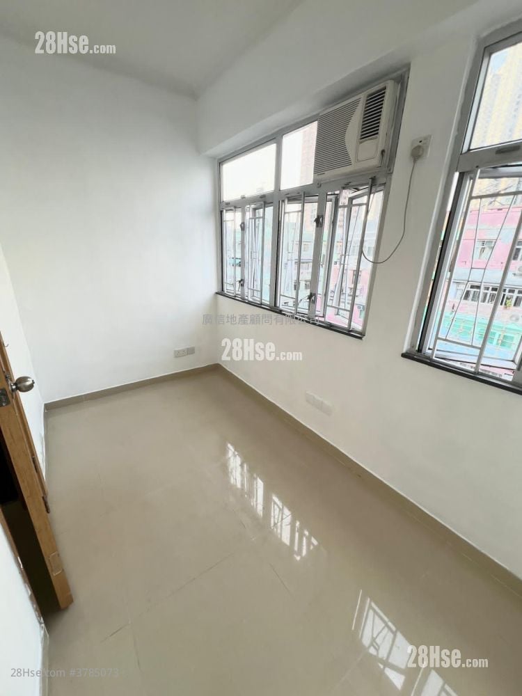 Chung Hing Building Sell 2 Bedrooms , 1 Bathroom 321 ft²