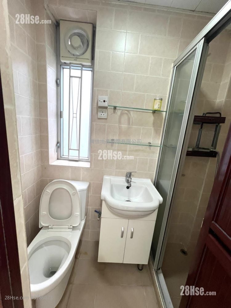 Chung Hing Building Sell 2 Bedrooms , 1 Bathroom 321 ft²