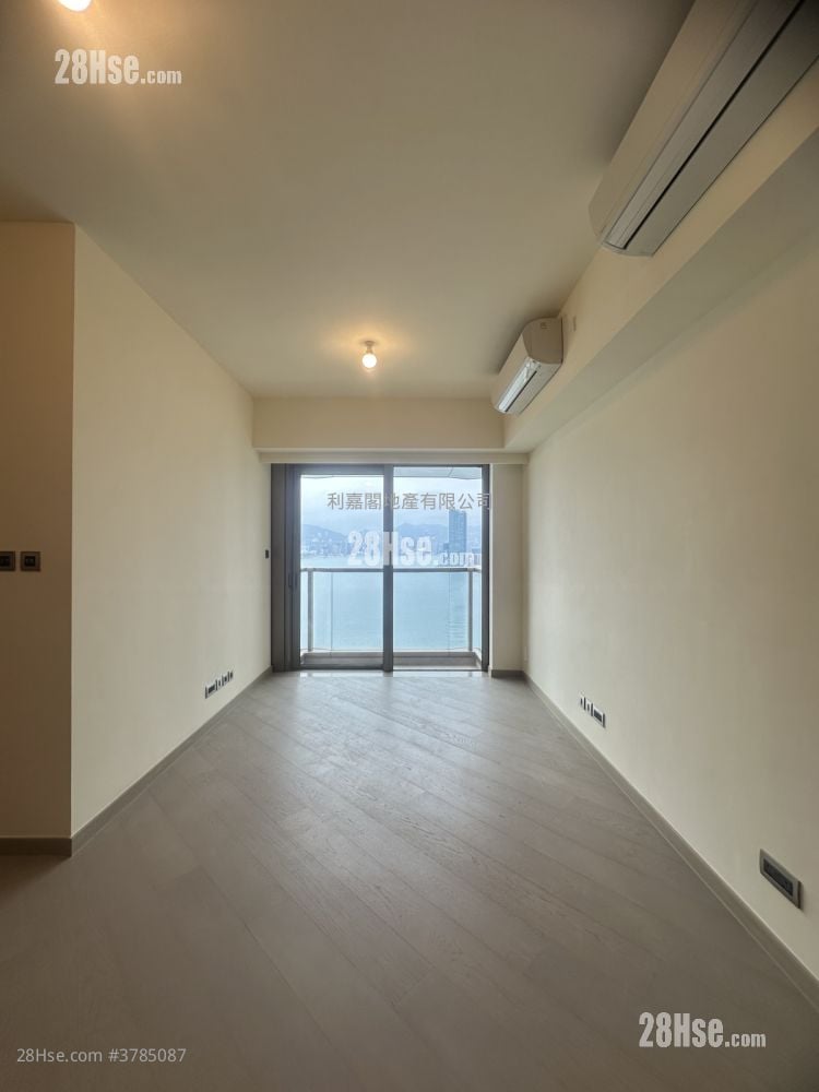 Pano Harbour Rental 781 ft²