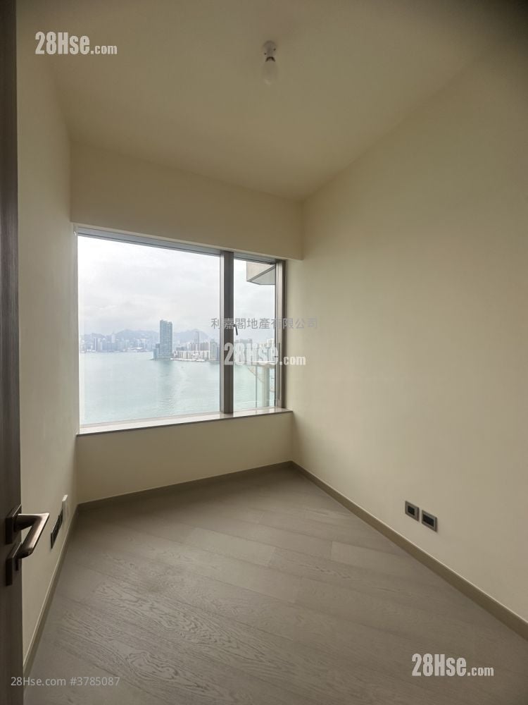 Pano Harbour Rental 781 ft²