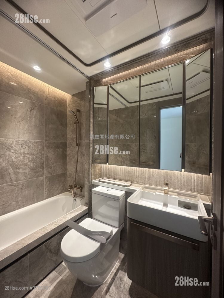 Pano Harbour Rental 781 ft²