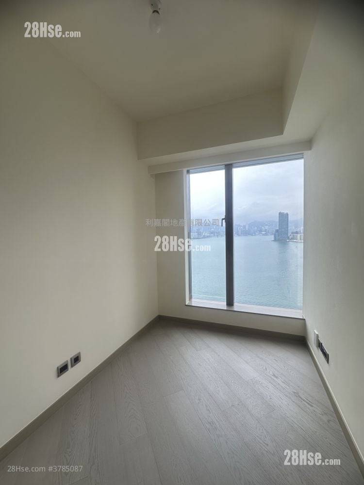 Pano Harbour Rental 781 ft²