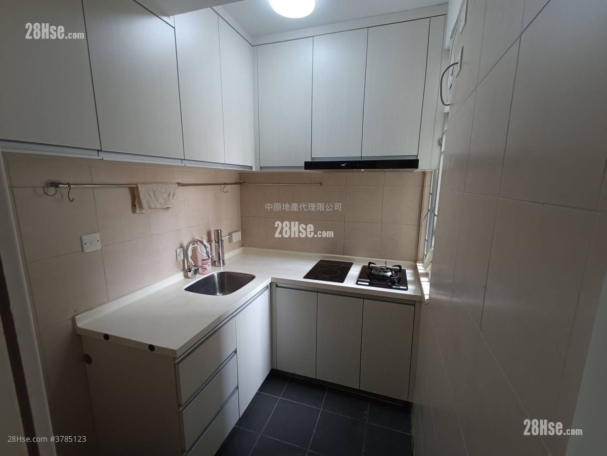 Sheung Chui Court Sell 2 Bedrooms , 1 Bathroom 439 ft²