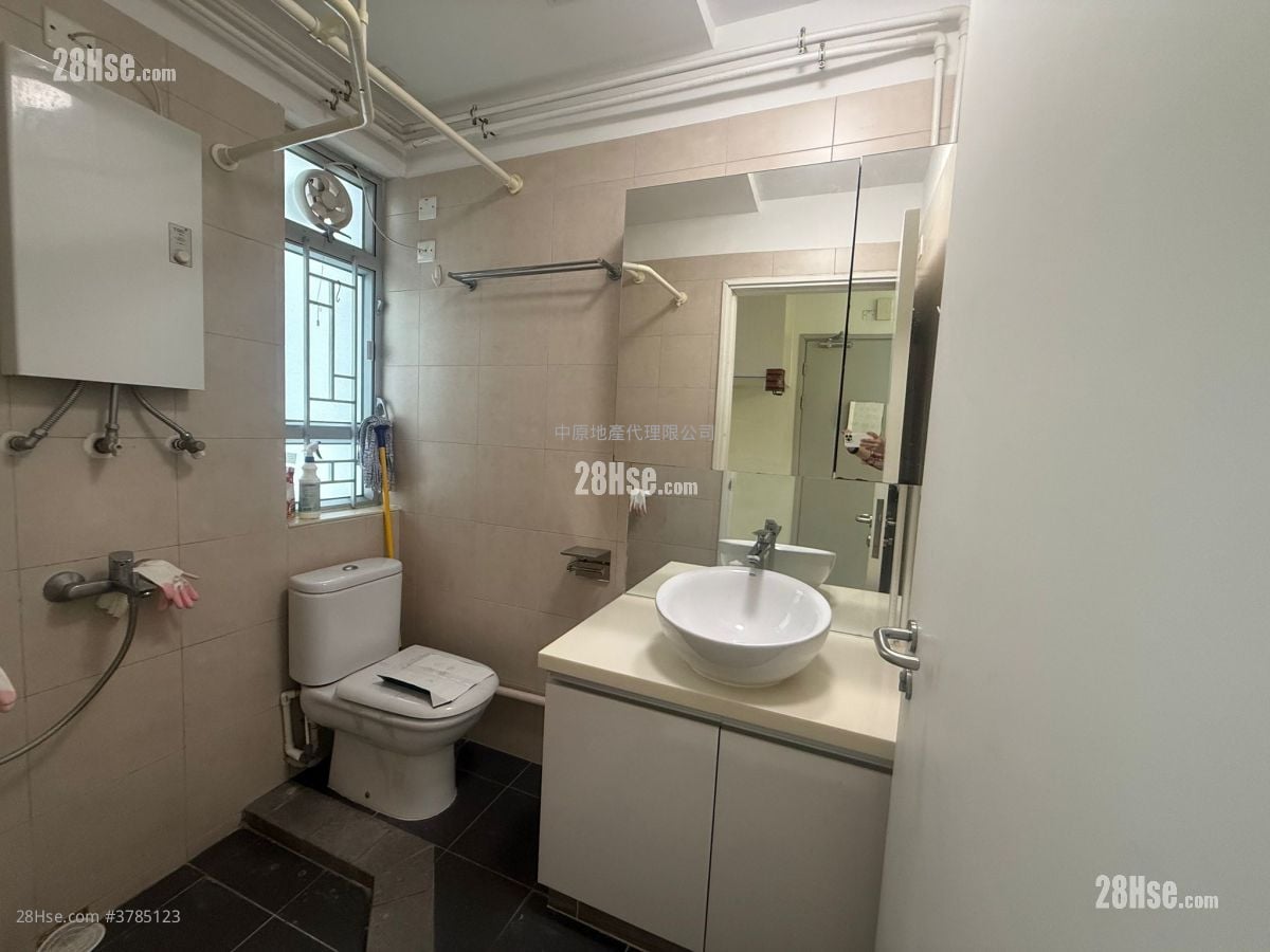 Sheung Chui Court Sell 2 Bedrooms , 1 Bathroom 439 ft²