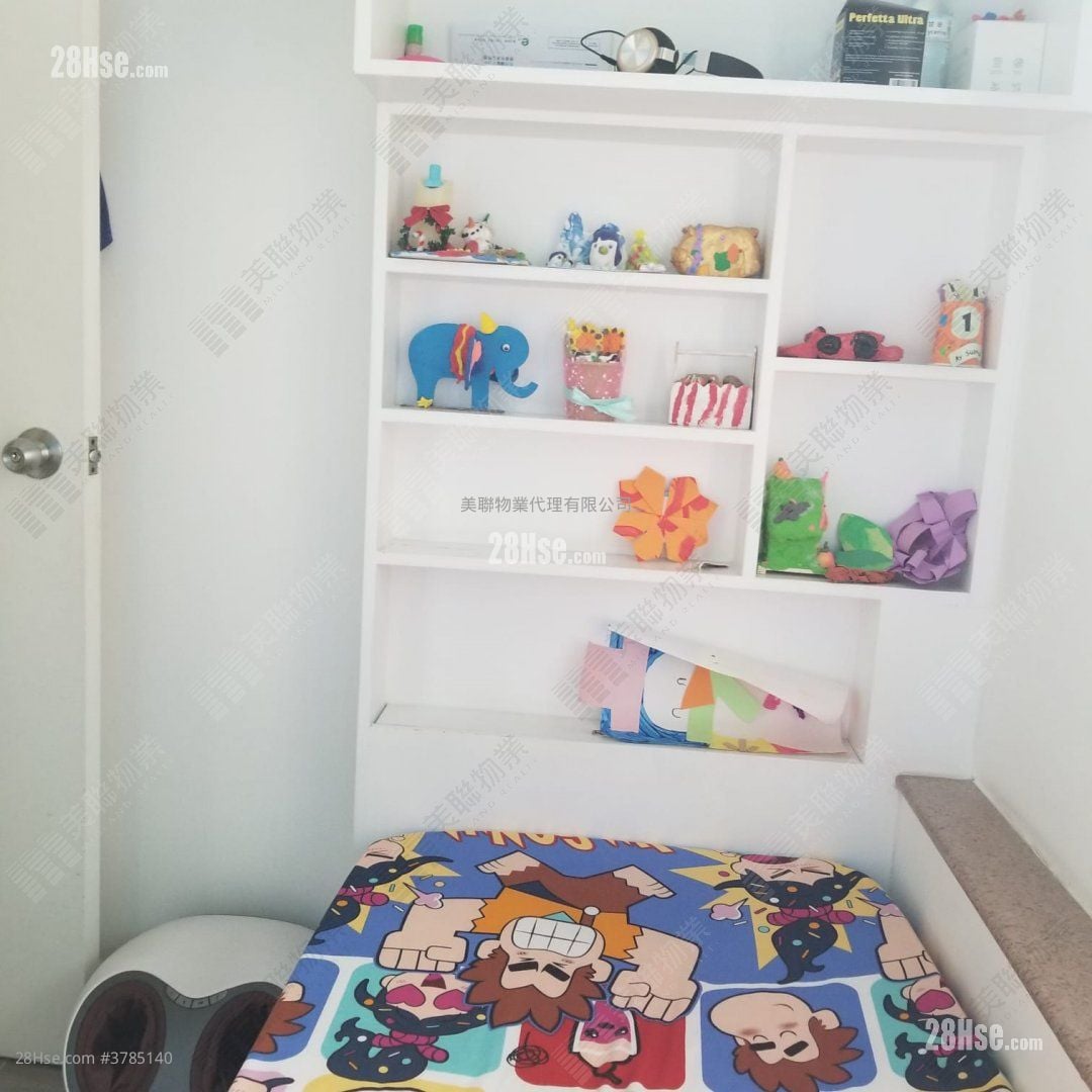 Tsing Yi Garden Sell 3 Bedrooms 547 ft²