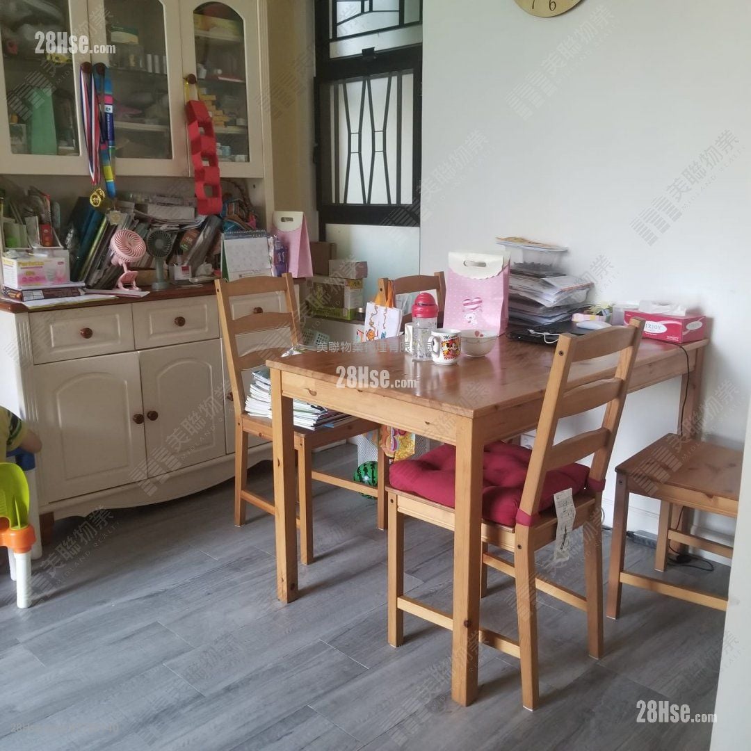 Tsing Yi Garden Sell 3 Bedrooms 547 ft²