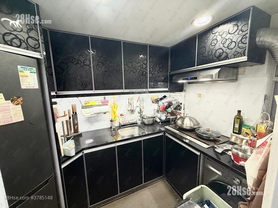 Kingswood Villas Sell 3 Bedrooms , 2 Bathrooms 623 ft²