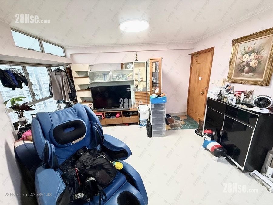 Kingswood Villas Sell 3 Bedrooms , 2 Bathrooms 623 ft²