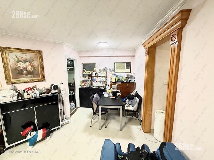 Kingswood Villas Sell 3 Bedrooms , 2 Bathrooms 623 ft²