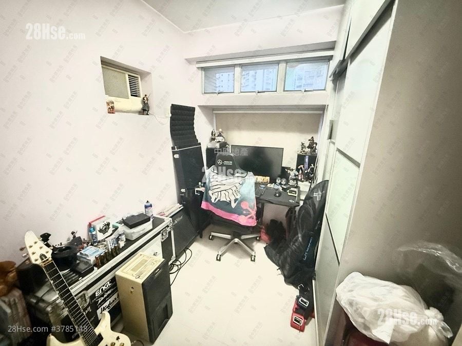 Kingswood Villas Sell 3 Bedrooms , 2 Bathrooms 623 ft²