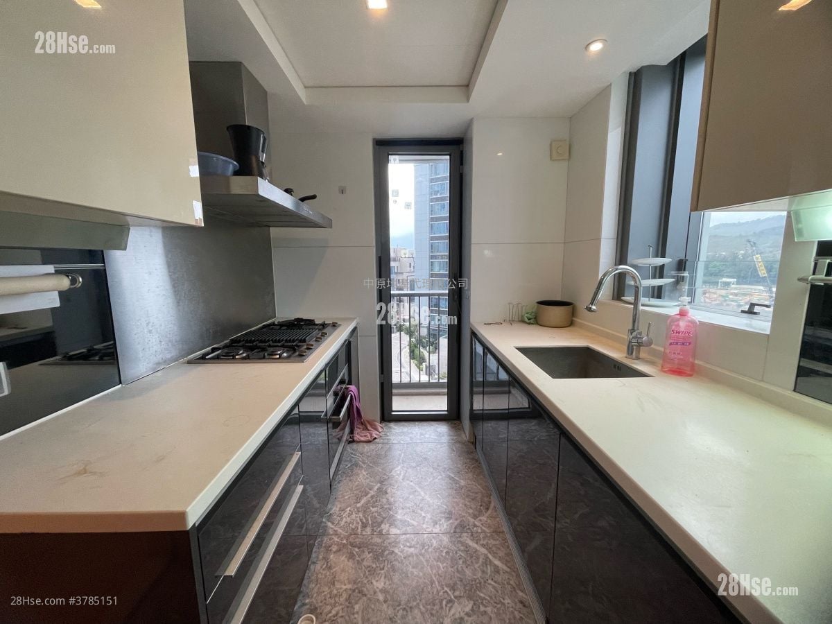 Riva Sell 4 Bedrooms , 3 Bathrooms 868 ft²