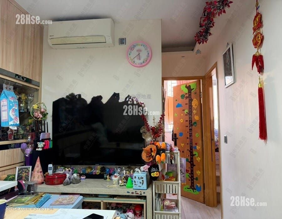 Choi Hing Court Sell 2 Bedrooms , 1 Bathroom 389 ft²