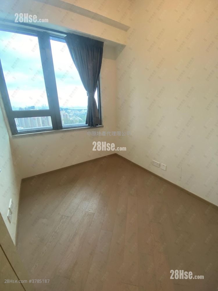 The Yoho Hub Sell 4 Bedrooms , 3 Bathrooms 1,037 ft²