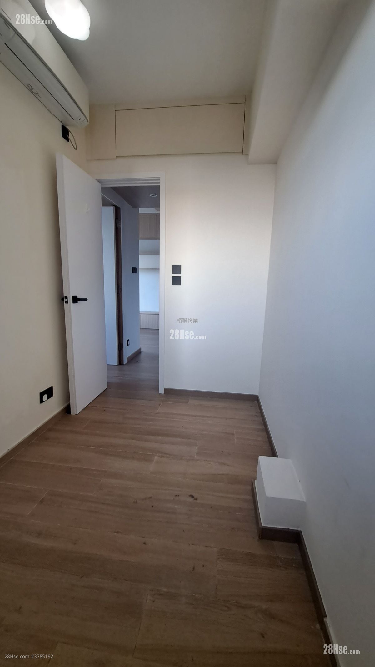 Richweahth Mansion Rental 2 Bedrooms , 1 Bathroom 429 ft²