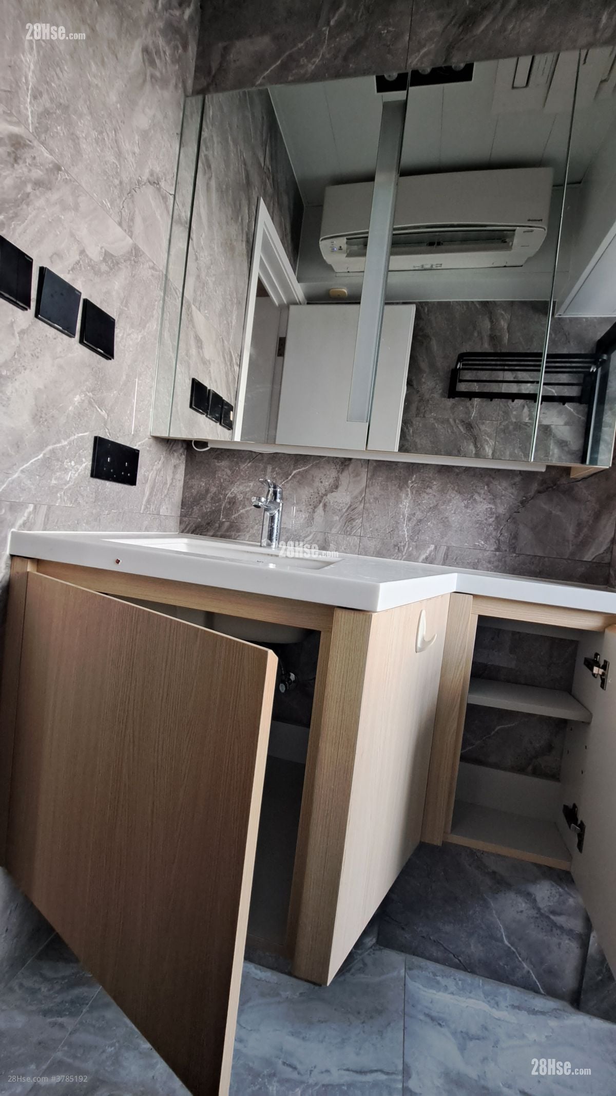 Richweahth Mansion Rental 2 Bedrooms , 1 Bathroom 429 ft²