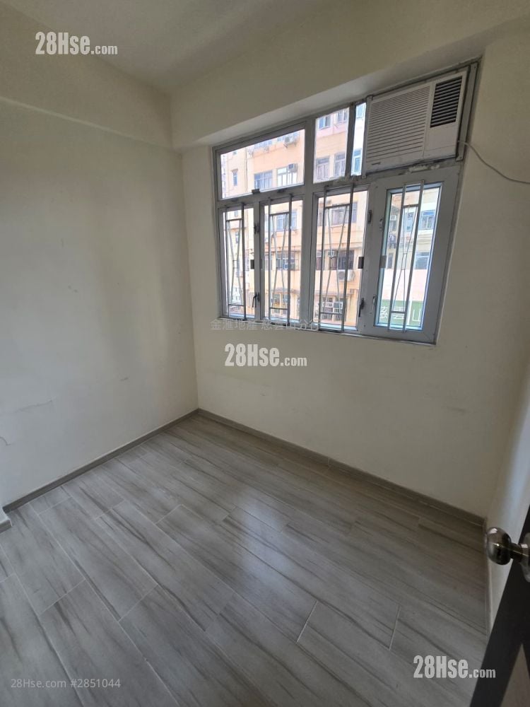 Ka Wah Building Sell 2 Bedrooms , 1 Bathroom 286 ft²