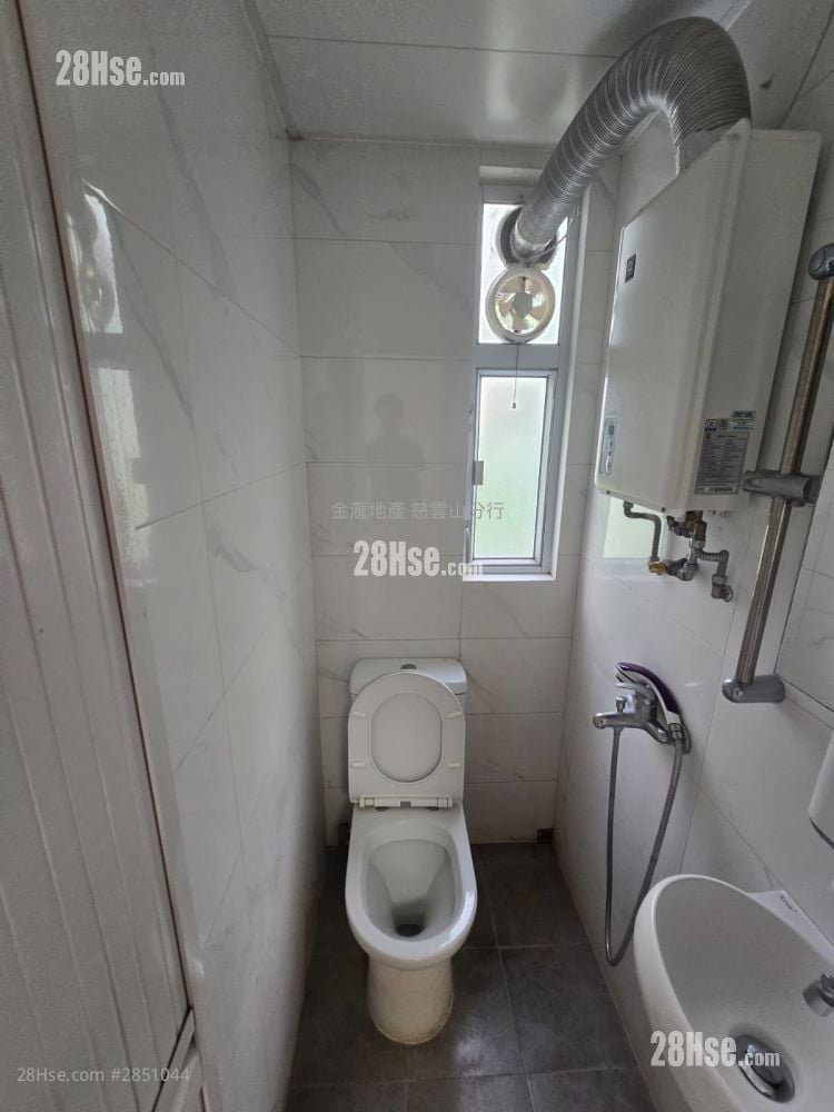 Ka Wah Building Sell 2 Bedrooms , 1 Bathroom 286 ft²