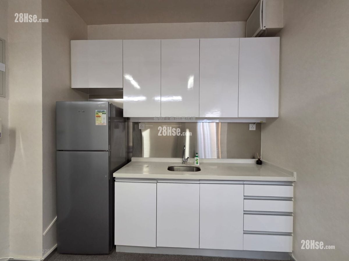 Fashion Centre Rental 2,358 ft²