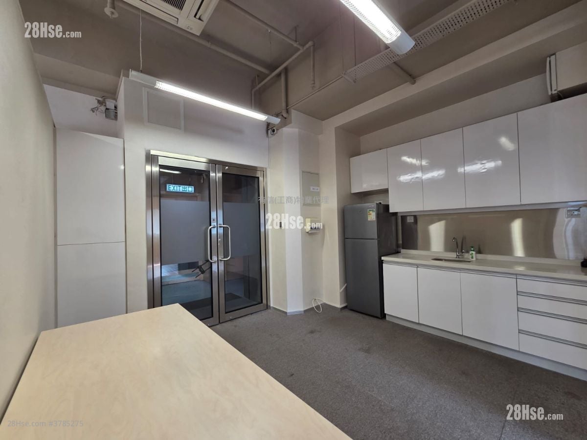 Fashion Centre Rental 2,358 ft²